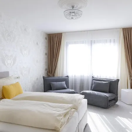 Hellers Twenty Four I -24h-check-in- Friedrichshafen