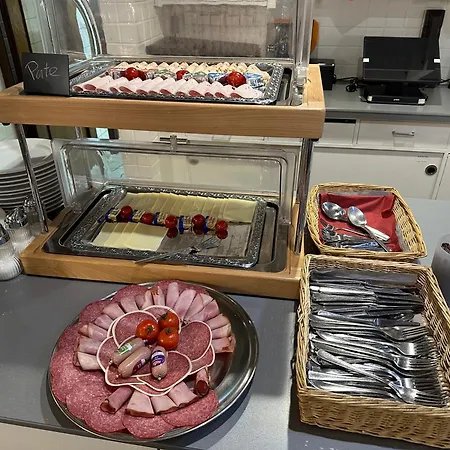 酒店 Hellers Twenty Four I -24h-check-in- 腓特烈港