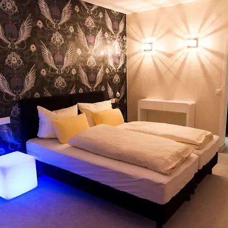 Hellers Twenty Four I -24h-check-in- Friedrichshafen